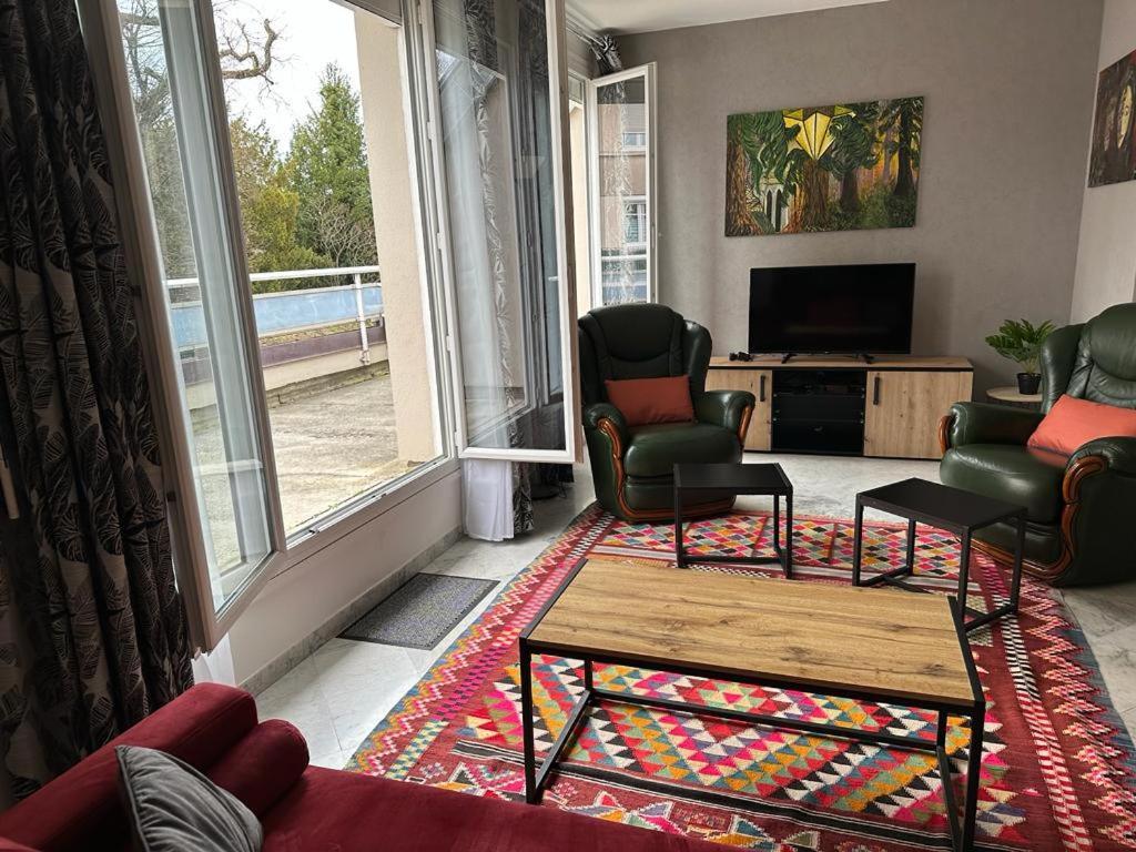 Spacious Flat Close To The Railway Station Troyes Room photo