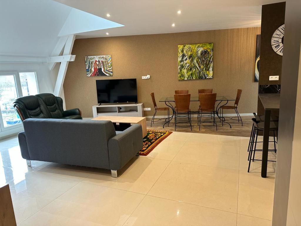 Spacious Flat Close To The Railway Station Troyes Room photo