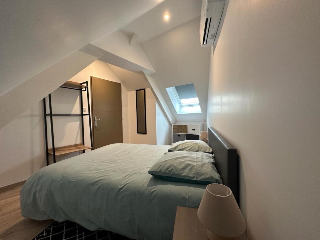 Spacious Flat Close To The Railway Station Troyes Room photo
