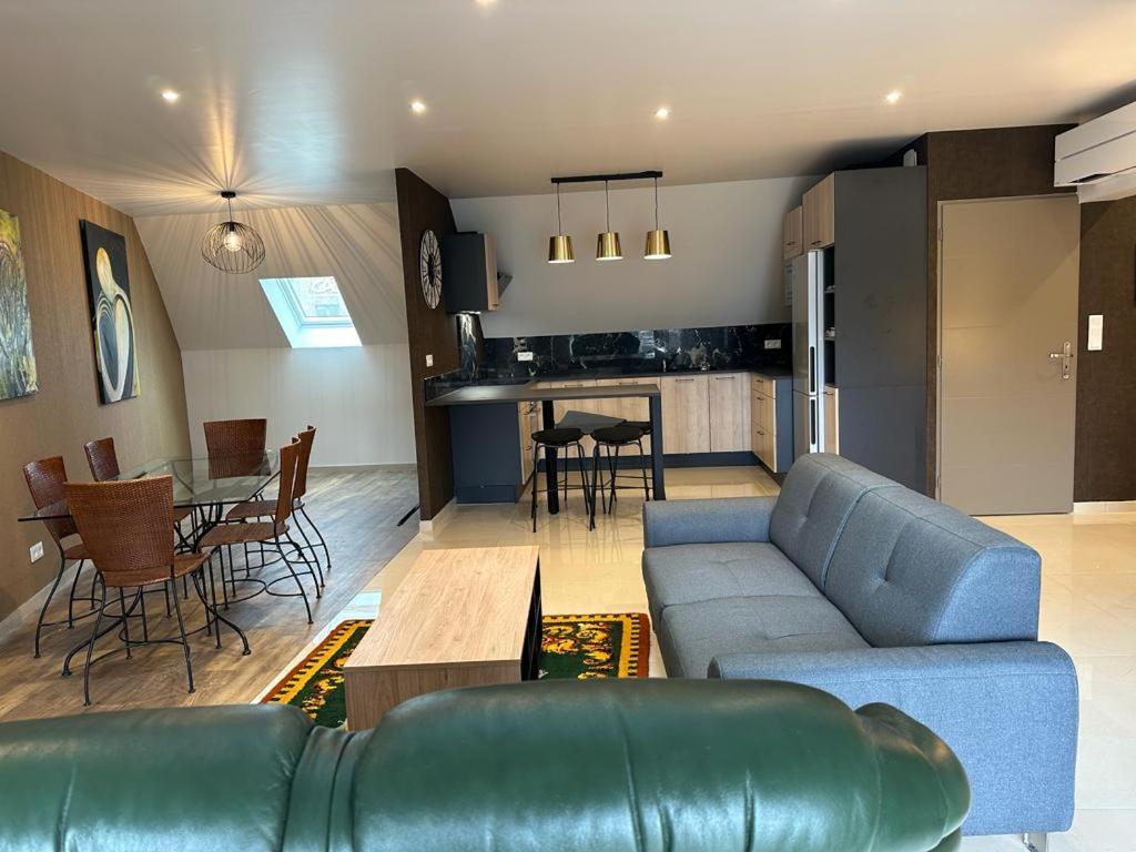 Spacious Flat Close To The Railway Station Troyes Room photo